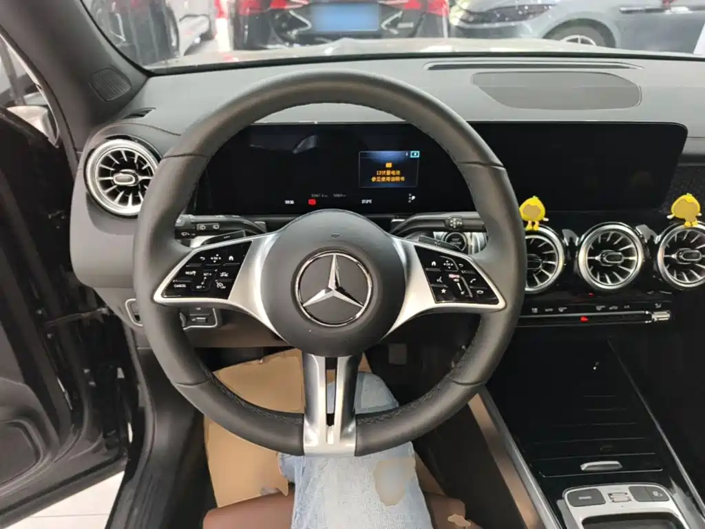 Mercedes-Benz GLB — миниатюра 11