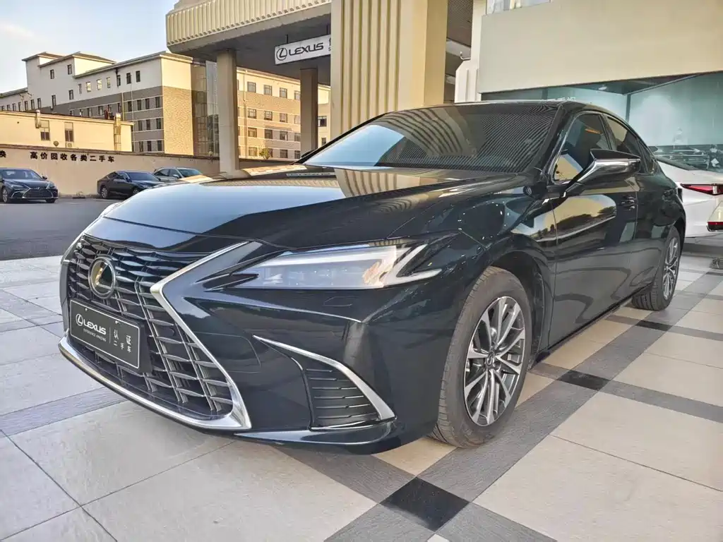 Lexus ES 2025