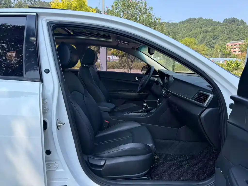 Kia K5 — миниатюра 6