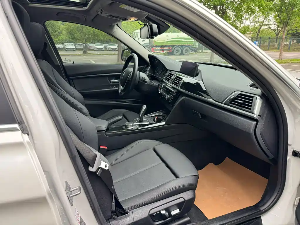 BMW 3 Series — миниатюра 8