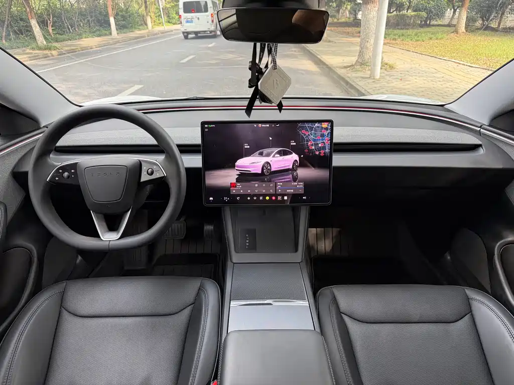 Tesla Model 3 — миниатюра 11