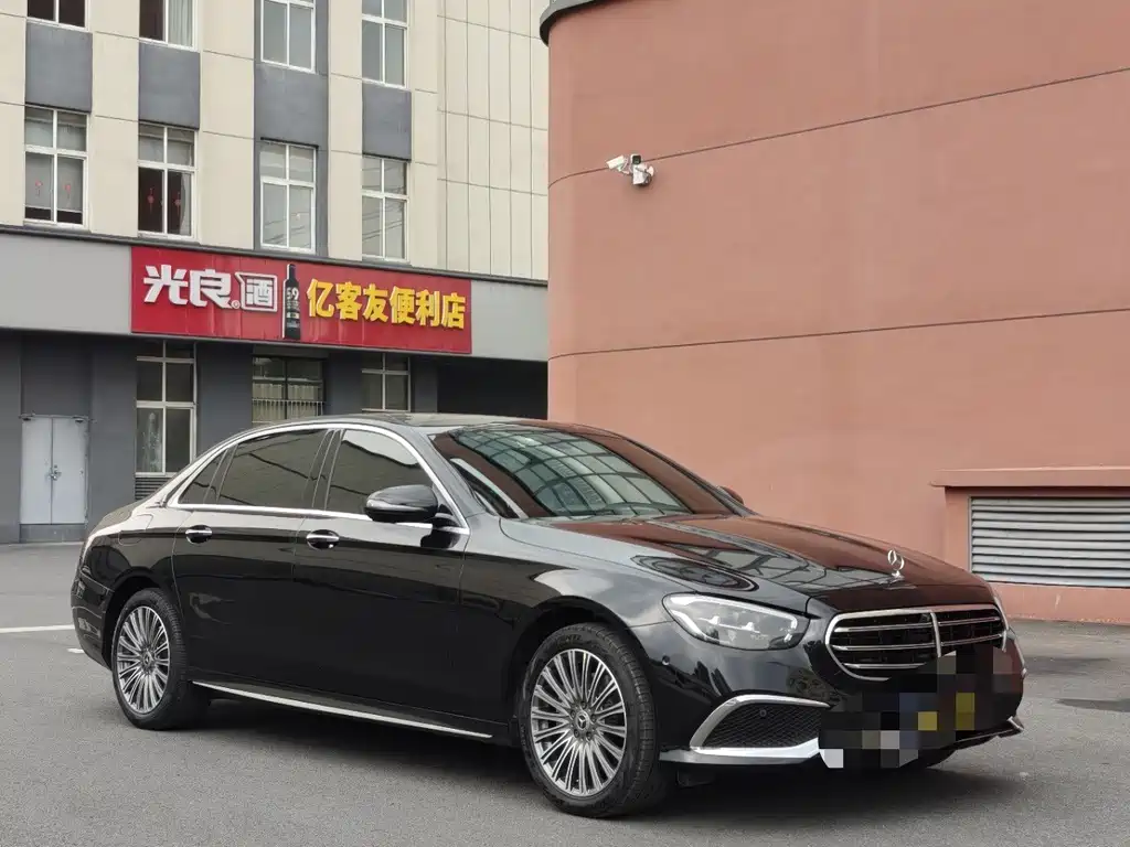 Mercedes-Benz E-Class — миниатюра 3