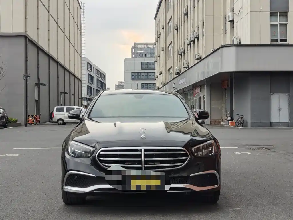 Mercedes-Benz E-Class — миниатюра 2