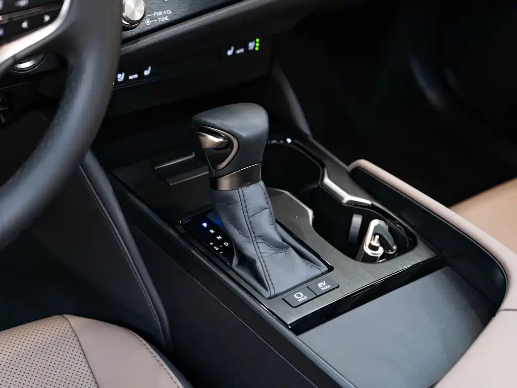 Lexus ES — миниатюра 15