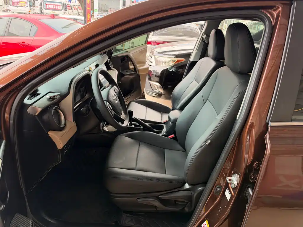 Toyota RAV4 — миниатюра 8