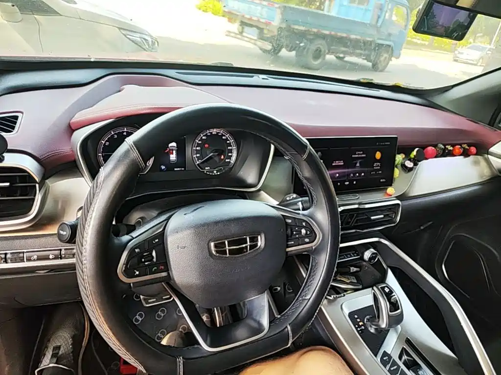 Geely Binyue — миниатюра 10