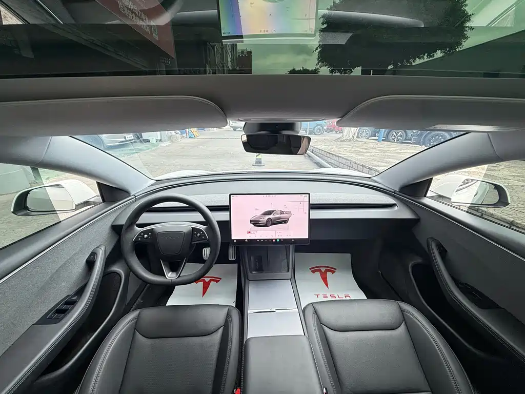 Tesla Model 3 — миниатюра 7