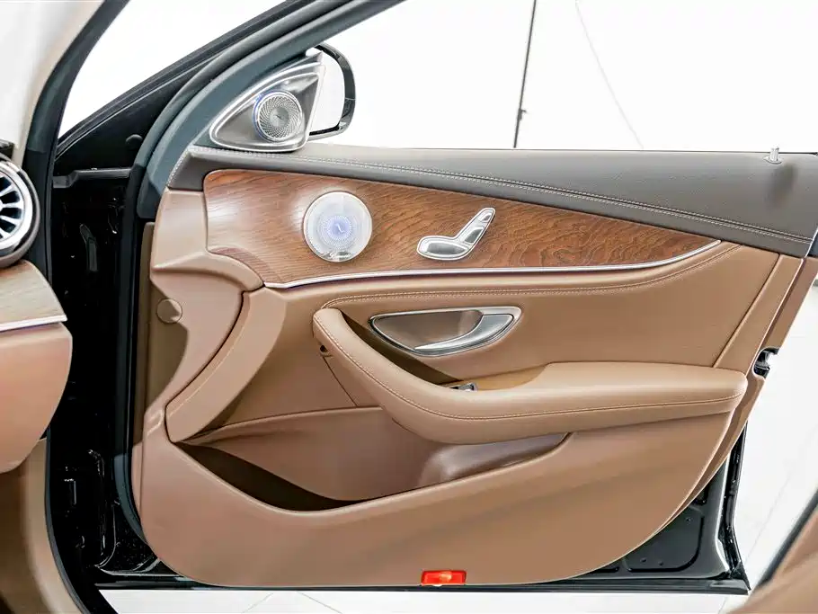 Mercedes-Benz E-Class — миниатюра 13