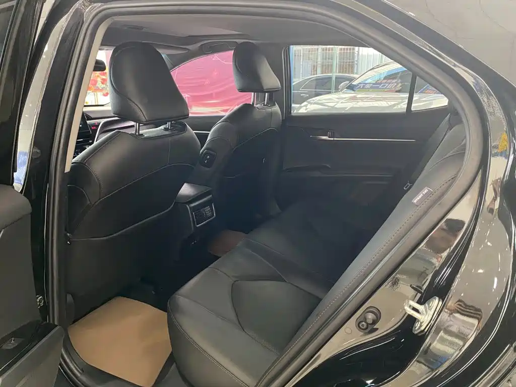 Toyota Camry — миниатюра 8