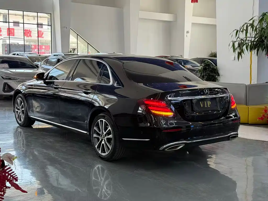 Mercedes-Benz E-Class — миниатюра 9
