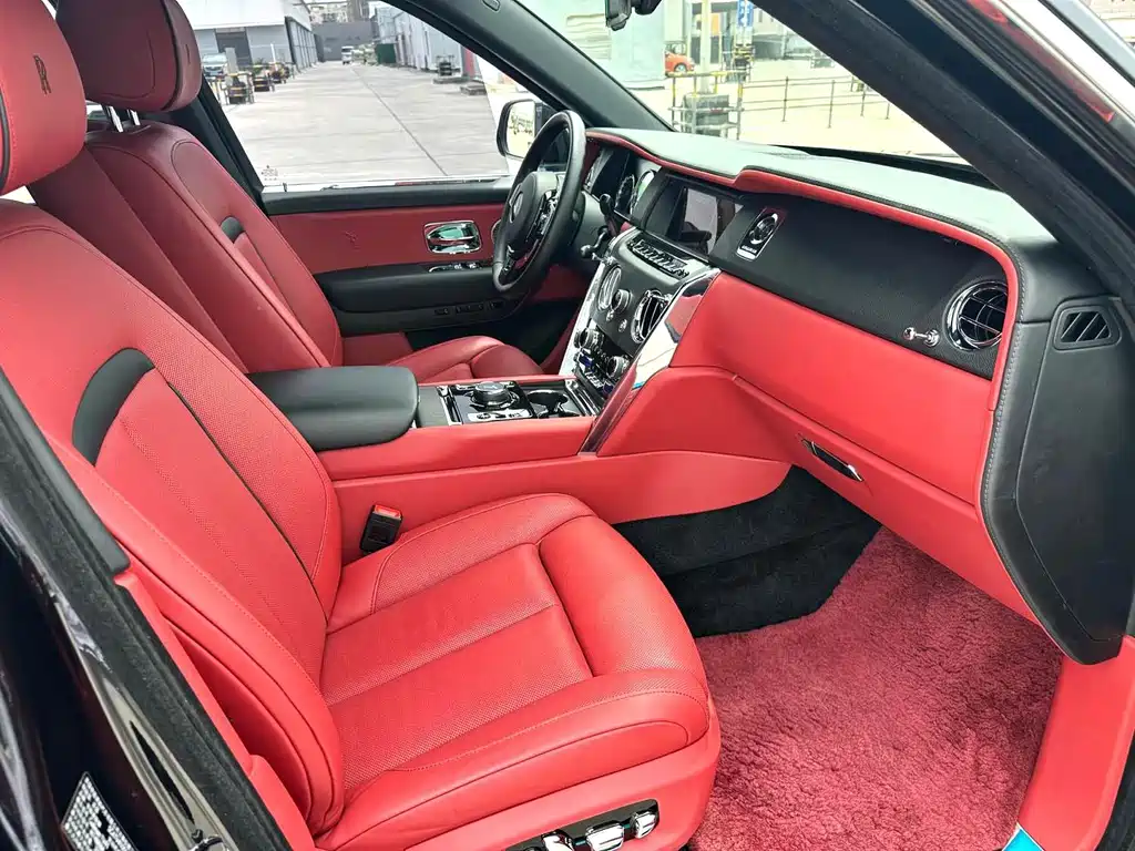 Rolls-Royce Cullinan — миниатюра 10