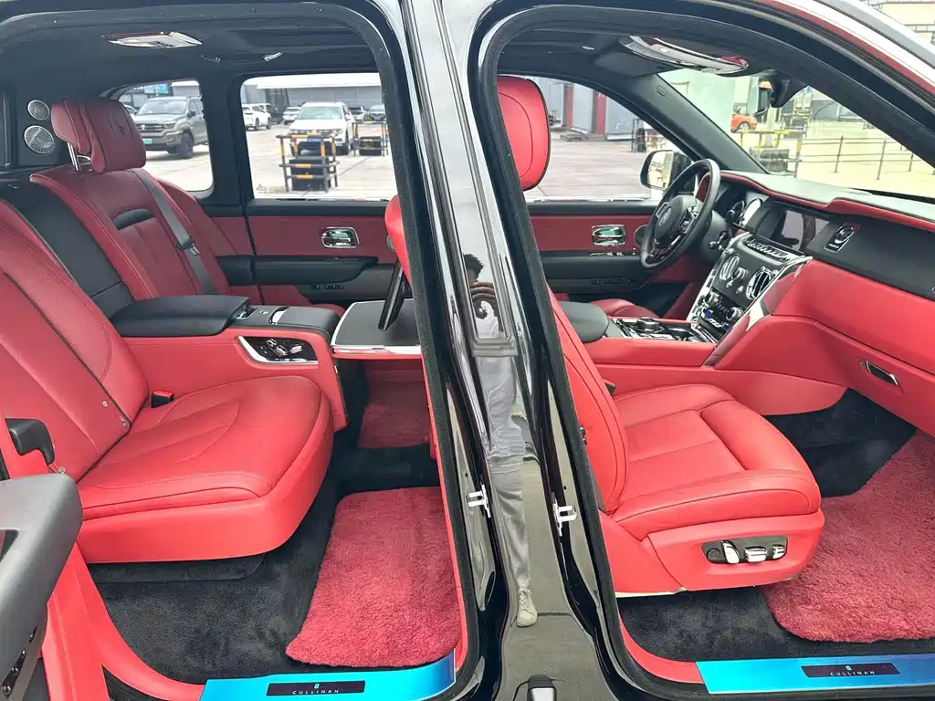 Rolls-Royce Cullinan — миниатюра 11