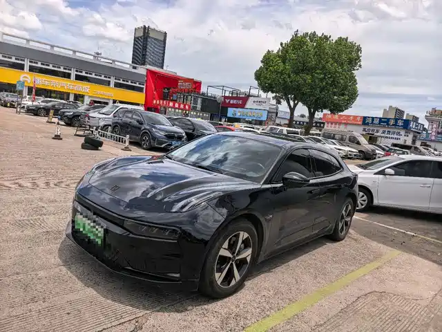 2024 Zeekr 001