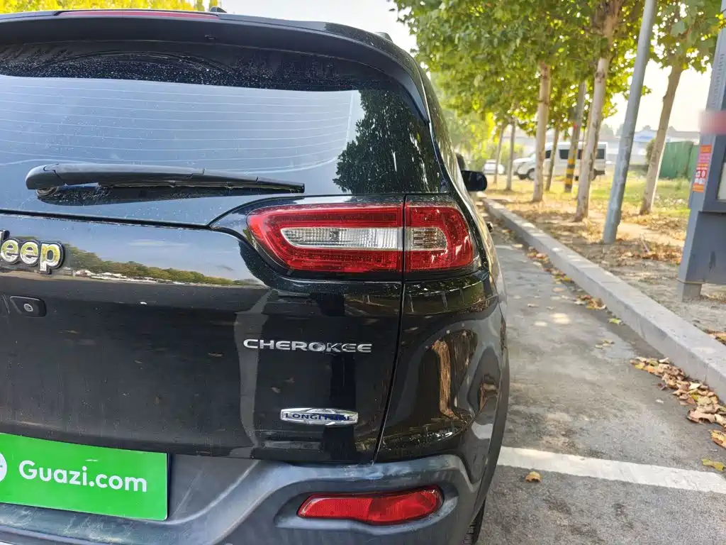 Jeep Cherokee — миниатюра 8