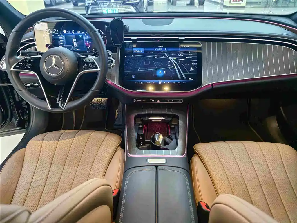Mercedes-Benz E-Class — миниатюра 10