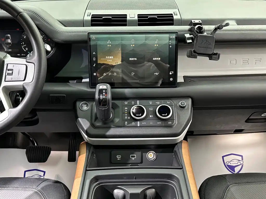 Land Rover Defender — миниатюра 26
