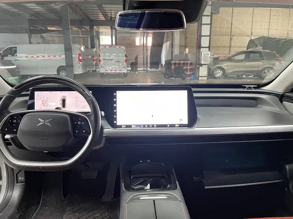 XPeng P7 — миниатюра 11