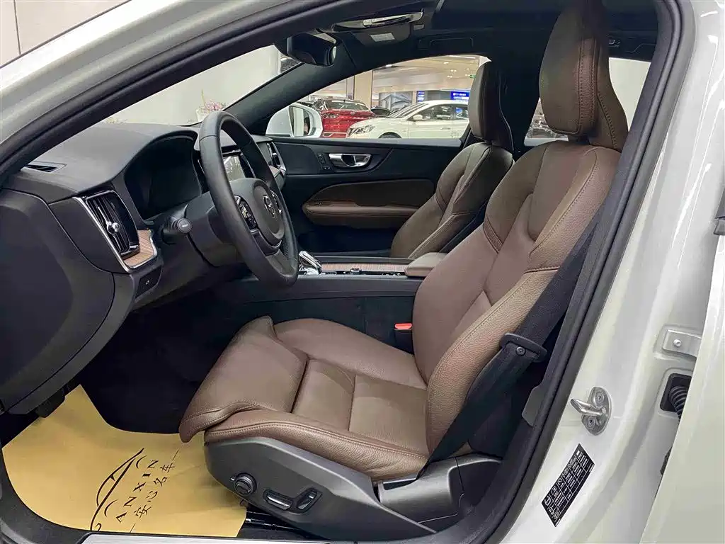 Volvo S60 2025 B4 Luxury