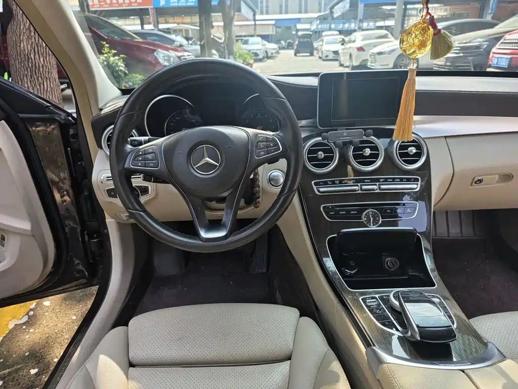 Mercedes-Benz C-Class — миниатюра 9
