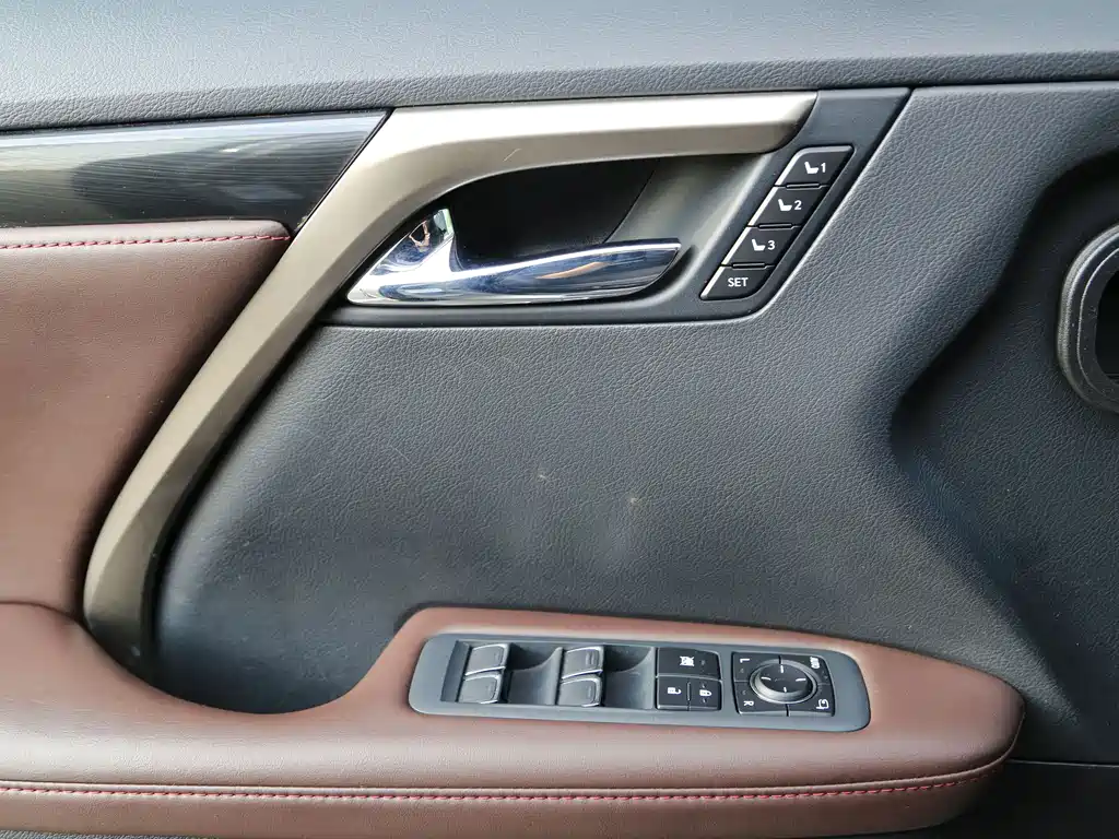 Lexus RX — миниатюра 16