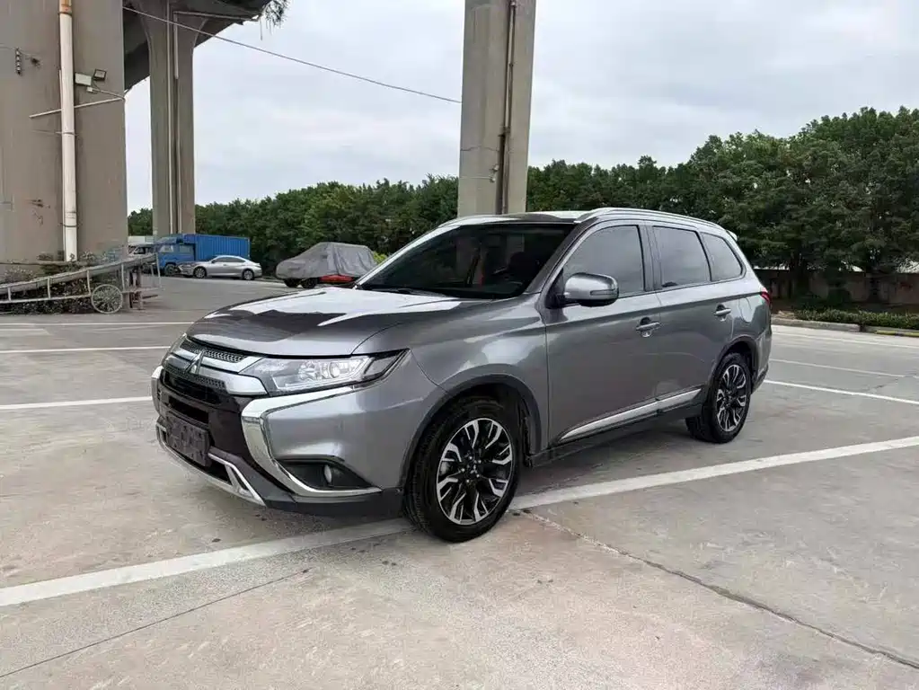 MITSUBISHI OUTLANDER