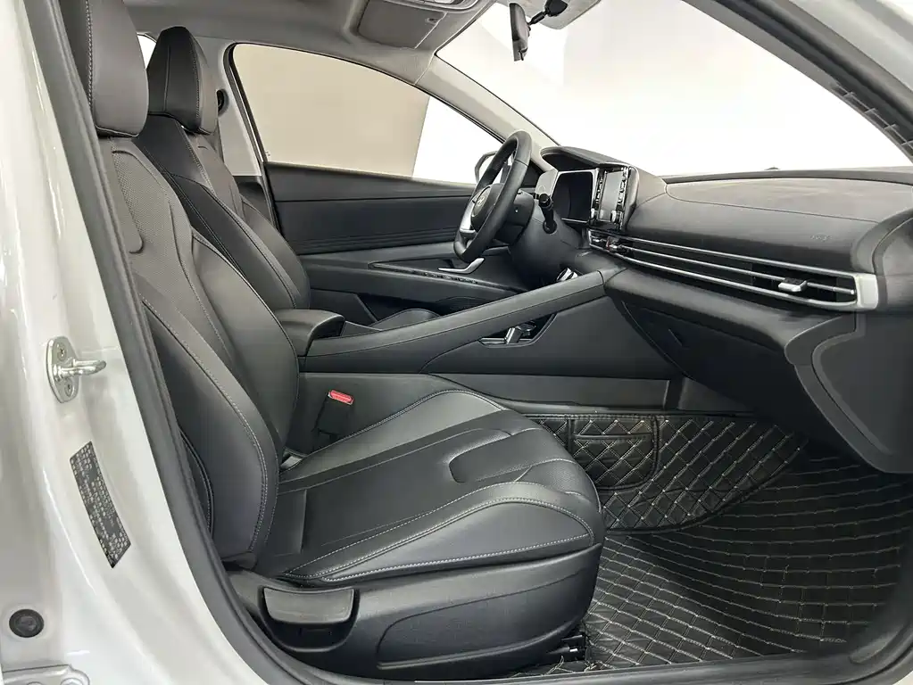 Hyundai Elantra — миниатюра 14