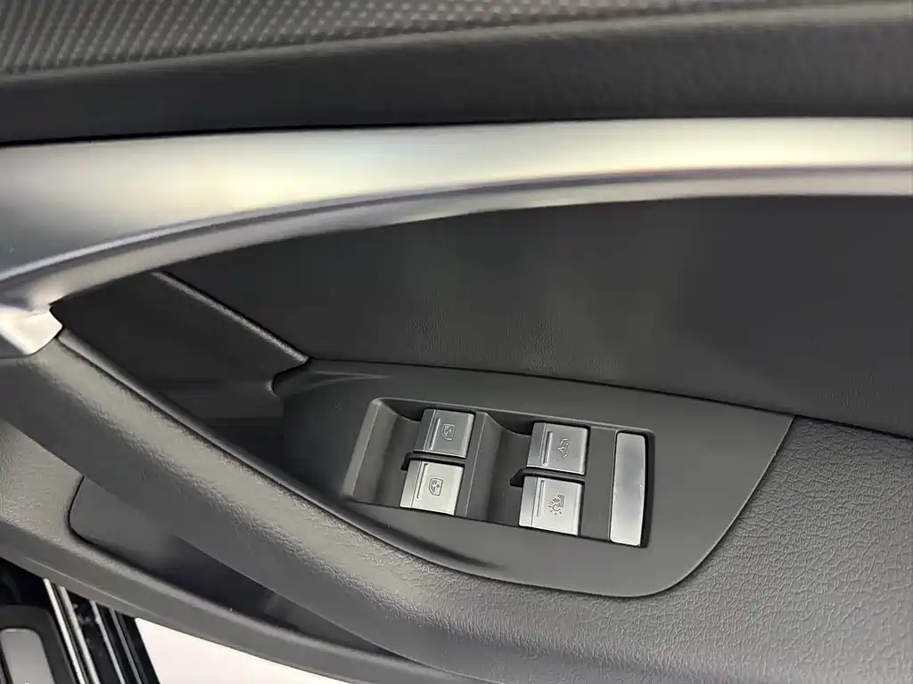 Audi A6L — миниатюра 12