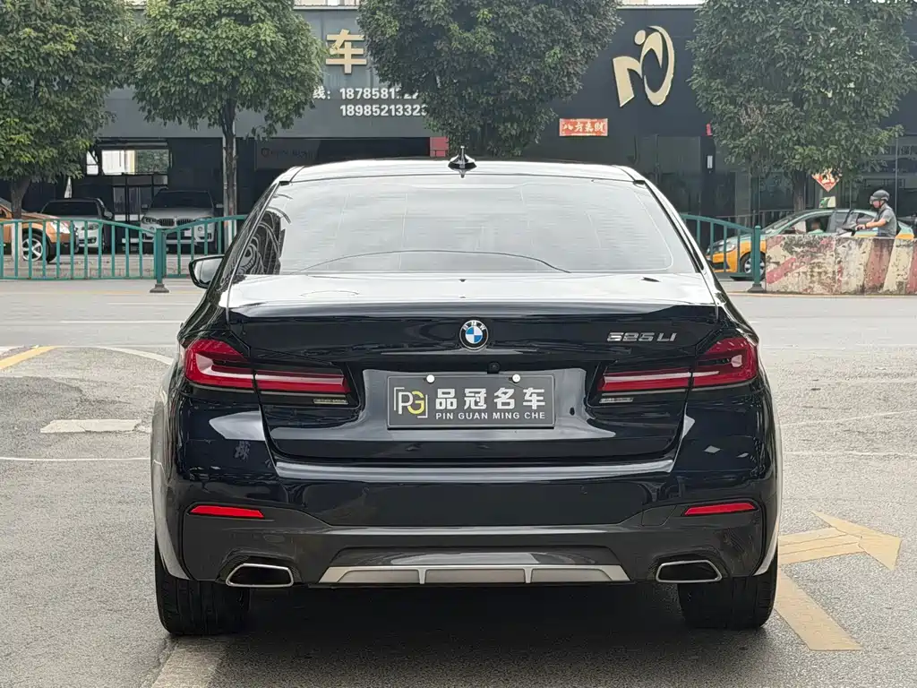 BMW 5 Series — миниатюра 8