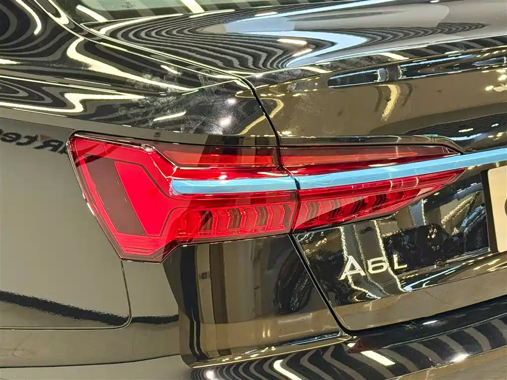 Audi A6L 2025 40 TFSI Luxury