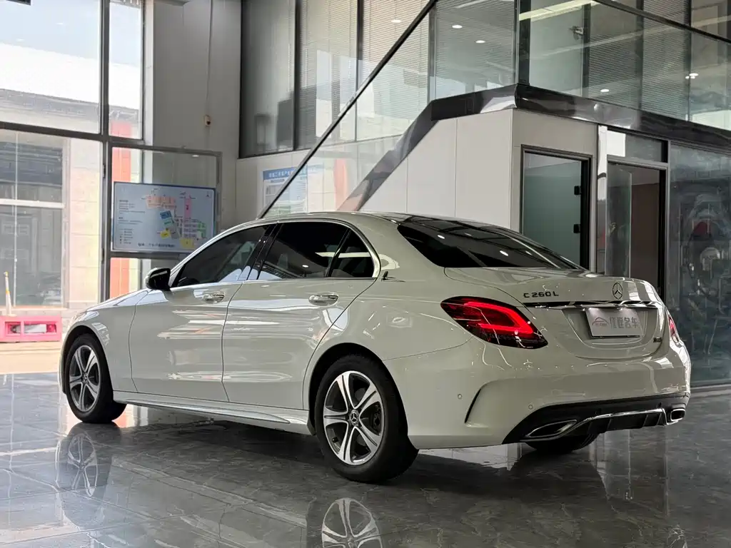 Mercedes-Benz C-Class — миниатюра 5