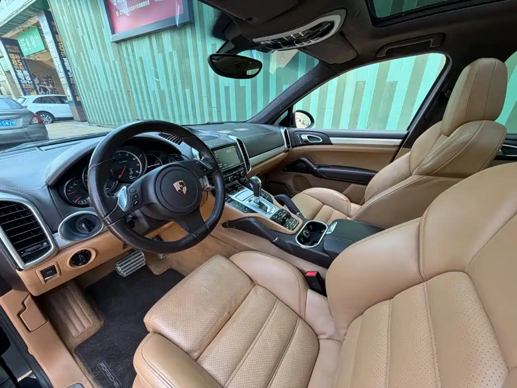 Porsche Cayenne — миниатюра 3