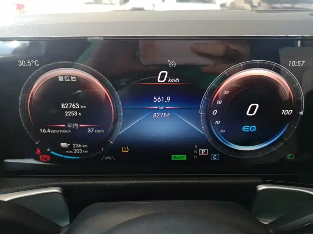 Mercedes-Benz EQB — миниатюра 12