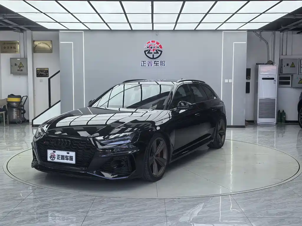 Audi RS 4 2022