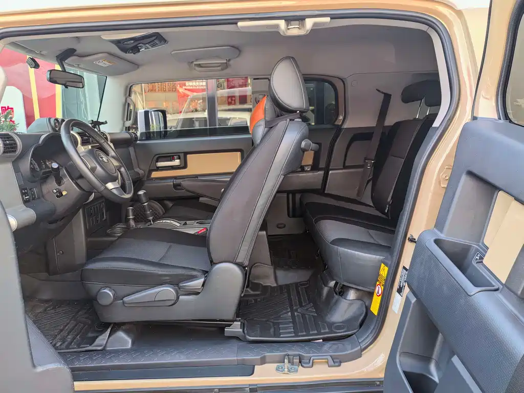 Toyota FJ Cruiser — миниатюра 6
