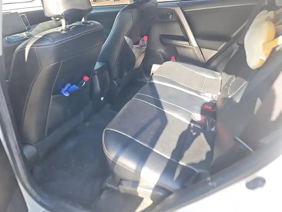 Toyota RAV4 — миниатюра 11