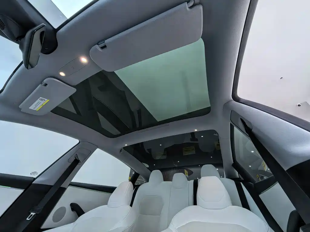 Tesla Model 3 — миниатюра 6