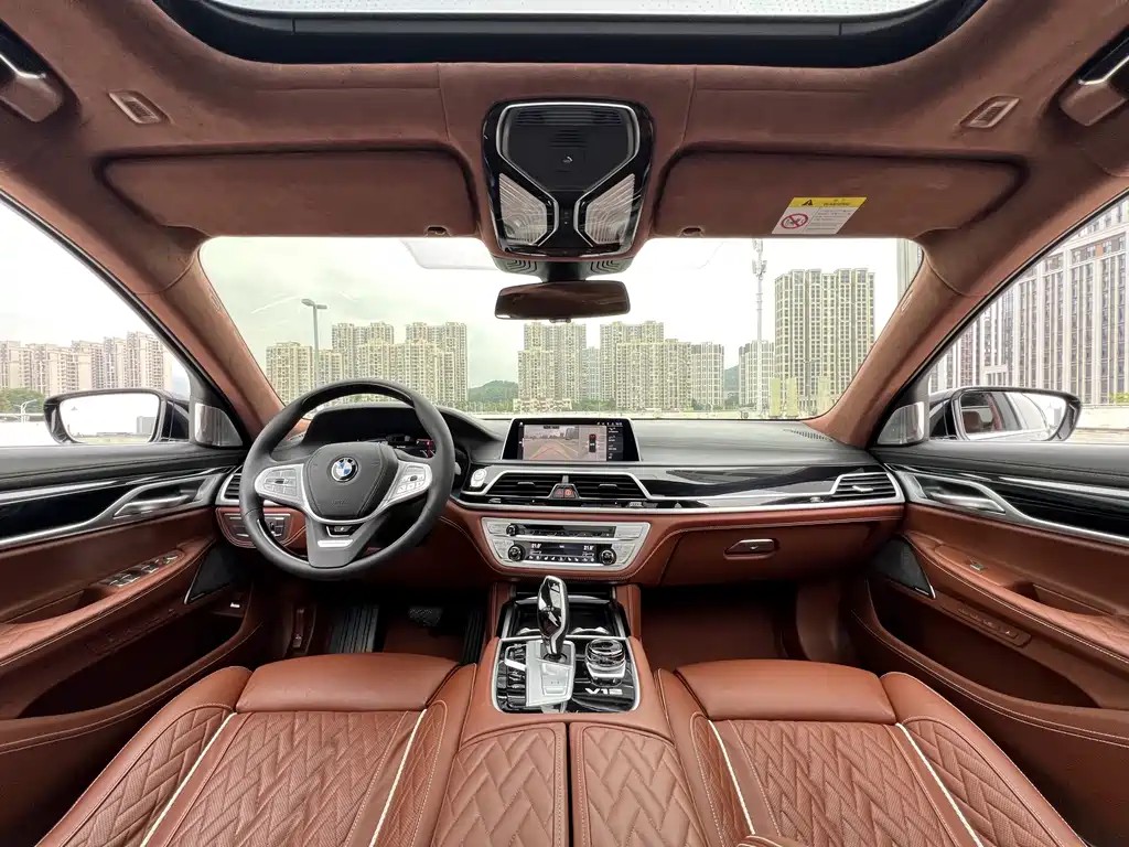 BMW 7 Series — миниатюра 9