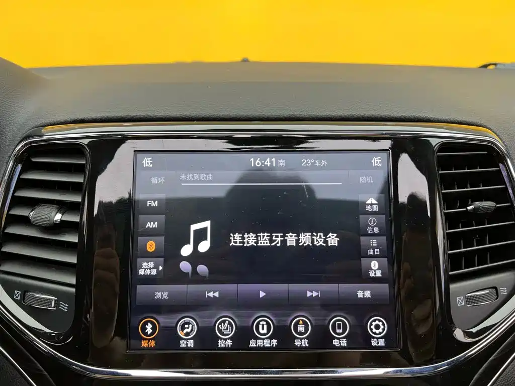 Jeep Grand Cherokee (Import) — миниатюра 27