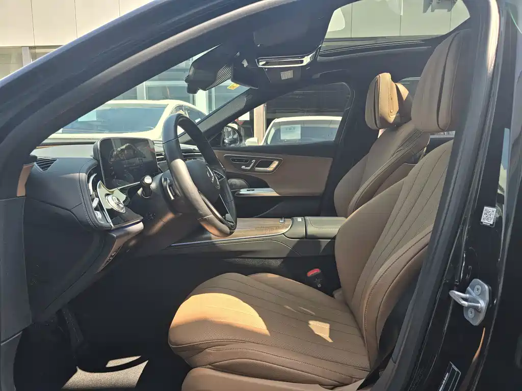 Mercedes-Benz E-Class — миниатюра 8