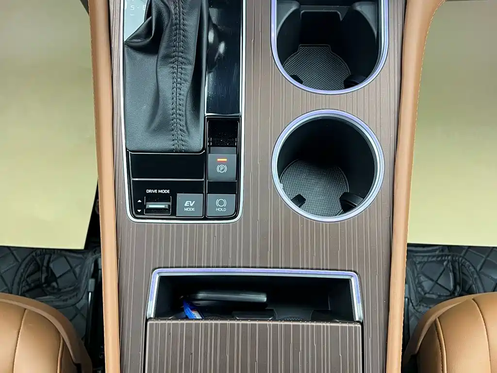 Toyota Granvia — миниатюра 21