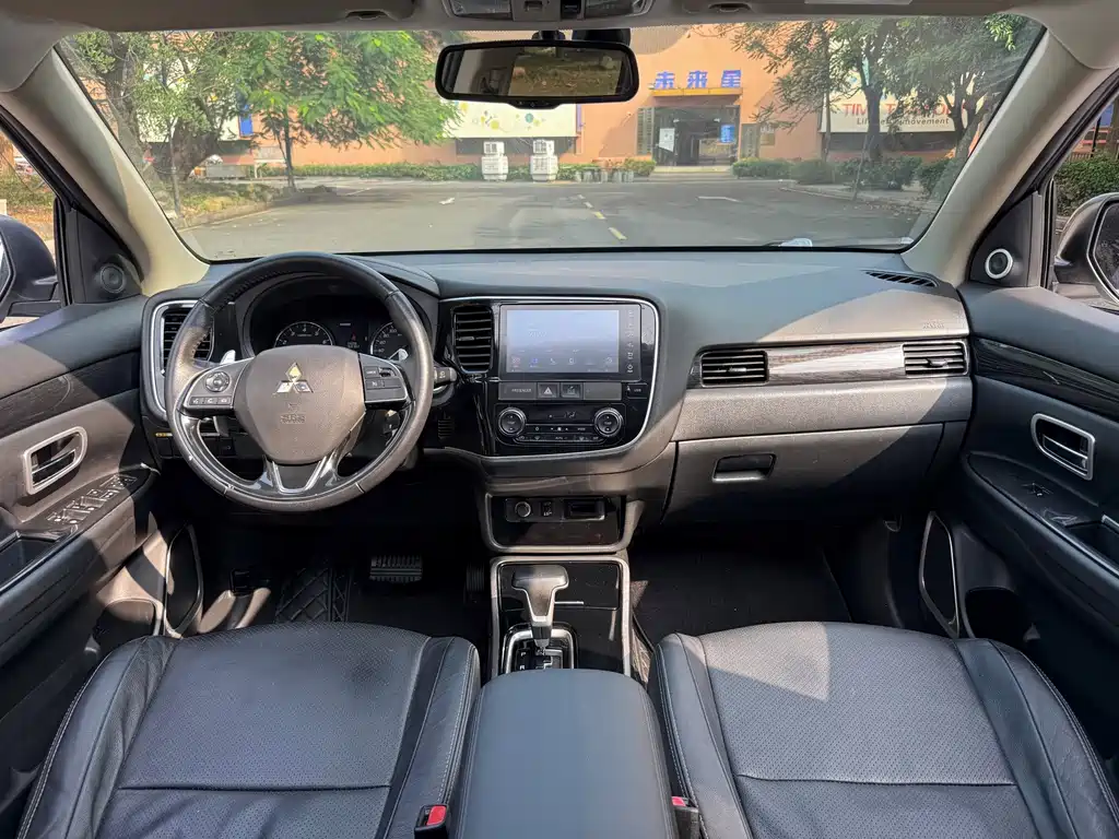 Mitsubishi Outlander — миниатюра 12