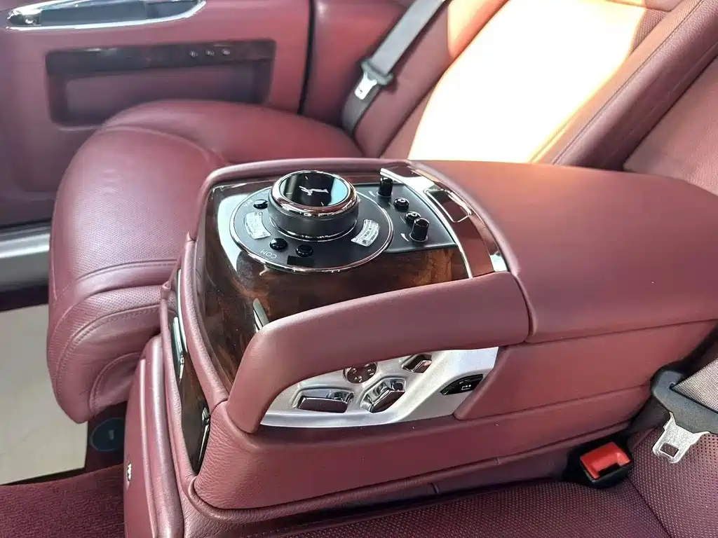 Rolls-Royce Ghost — миниатюра 4