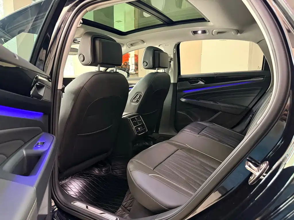 Volkswagen Passat 2023 330TSI Luxury