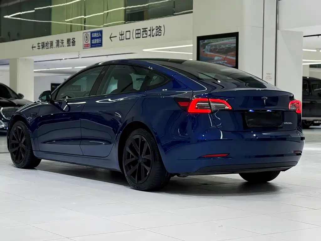 Tesla Model 3 — миниатюра 15