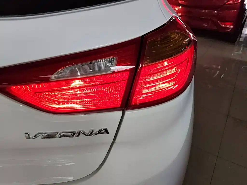 Hyundai Verna RV — миниатюра 8