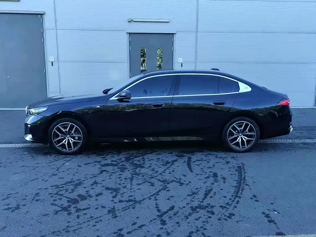 BMW i5 — миниатюра 4