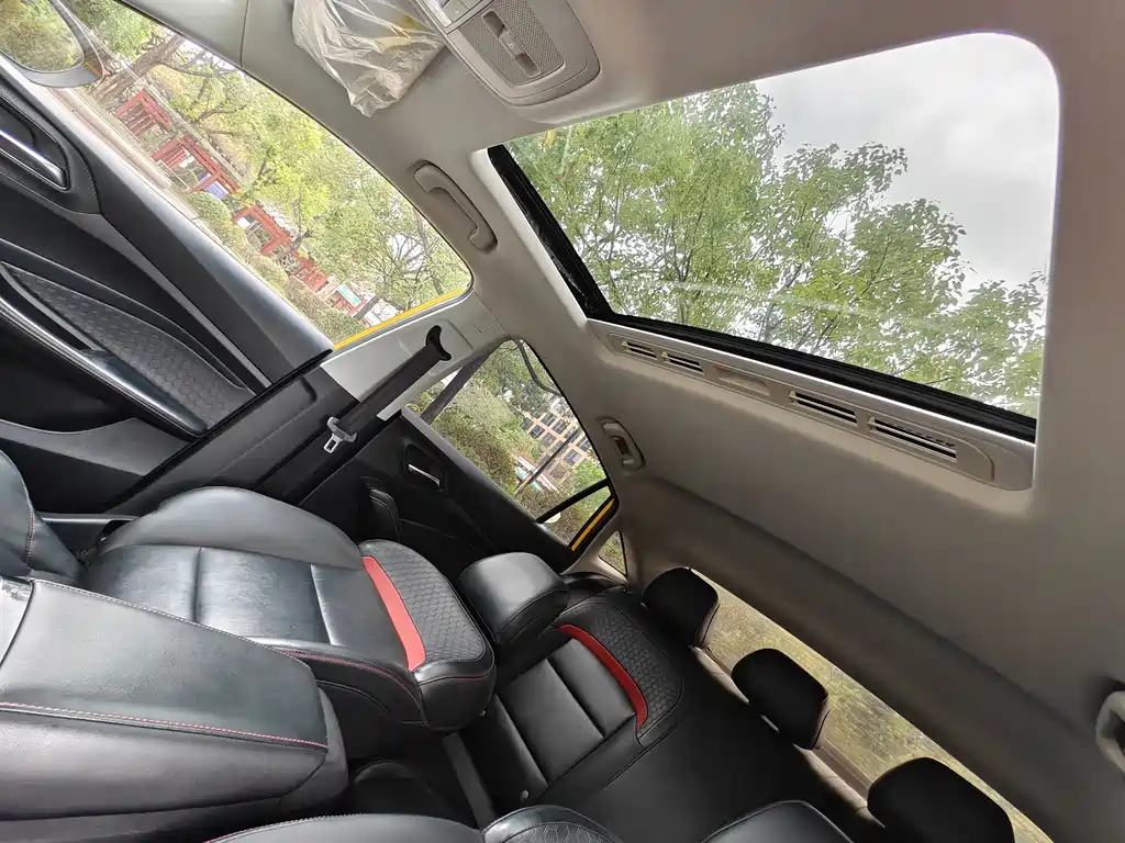 MG MG5 180DVVT CVT Youth Luxury Edition, фото 13