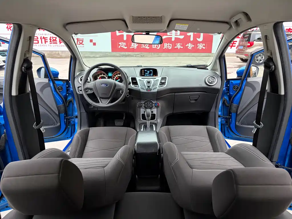 Ford Fiesta 2013 1.5L AT Fashion