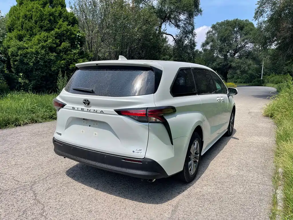Toyota Sienna — миниатюра 17