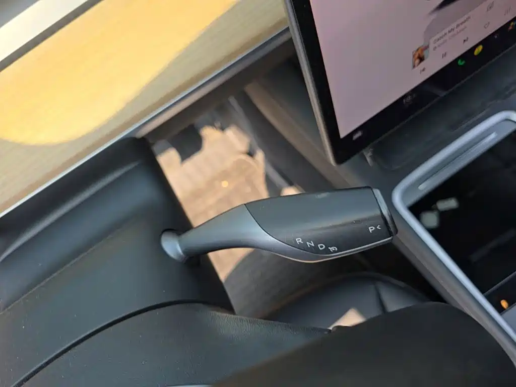 Tesla Model Y — миниатюра 14